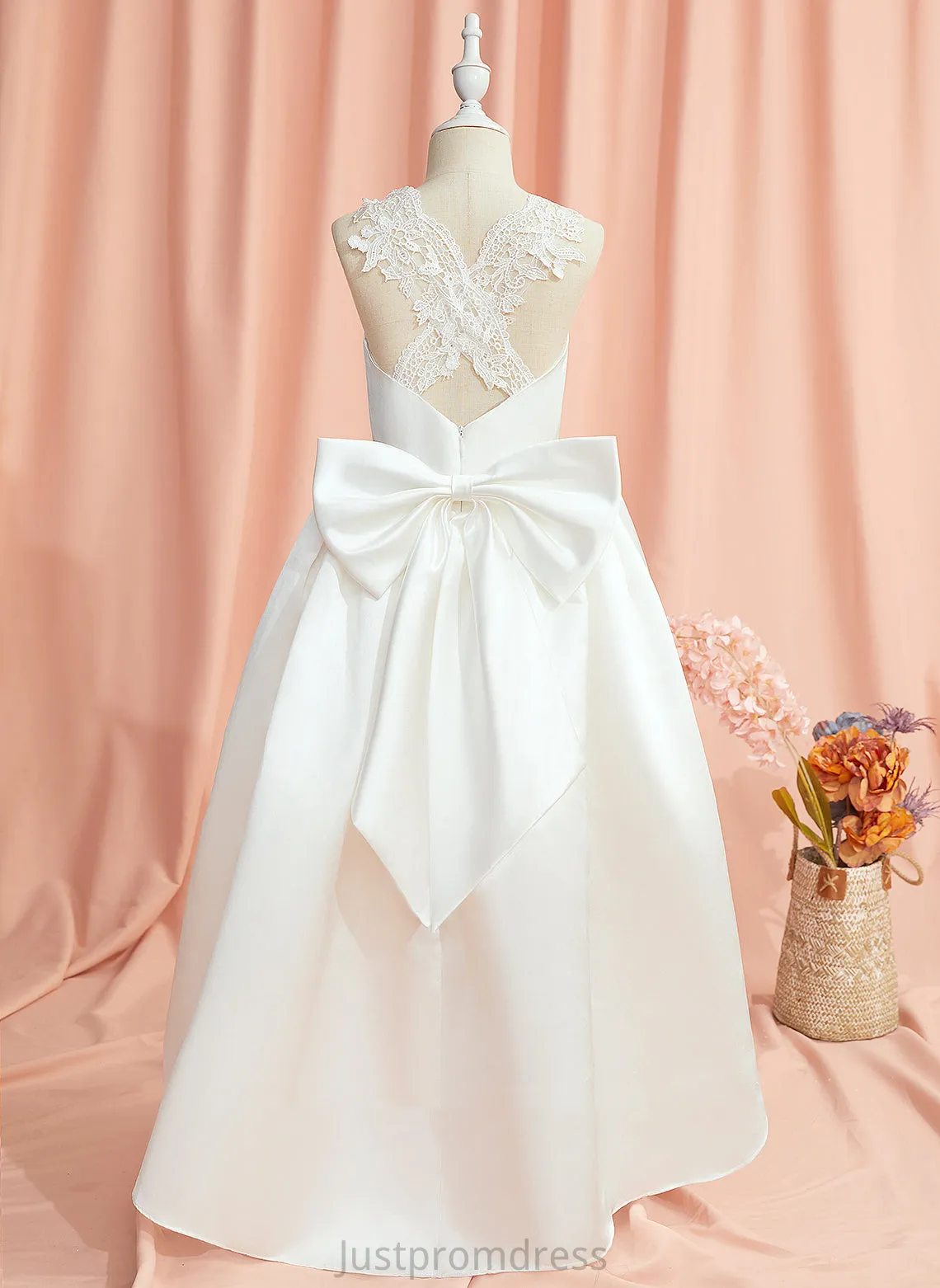 Asymmetrical Lace/Bow(s) Flower Girl Dresses Sleeveless Flower Girl Rosalind Neck Scoop - With Ball-Gown/Princess Satin/Tulle Dress