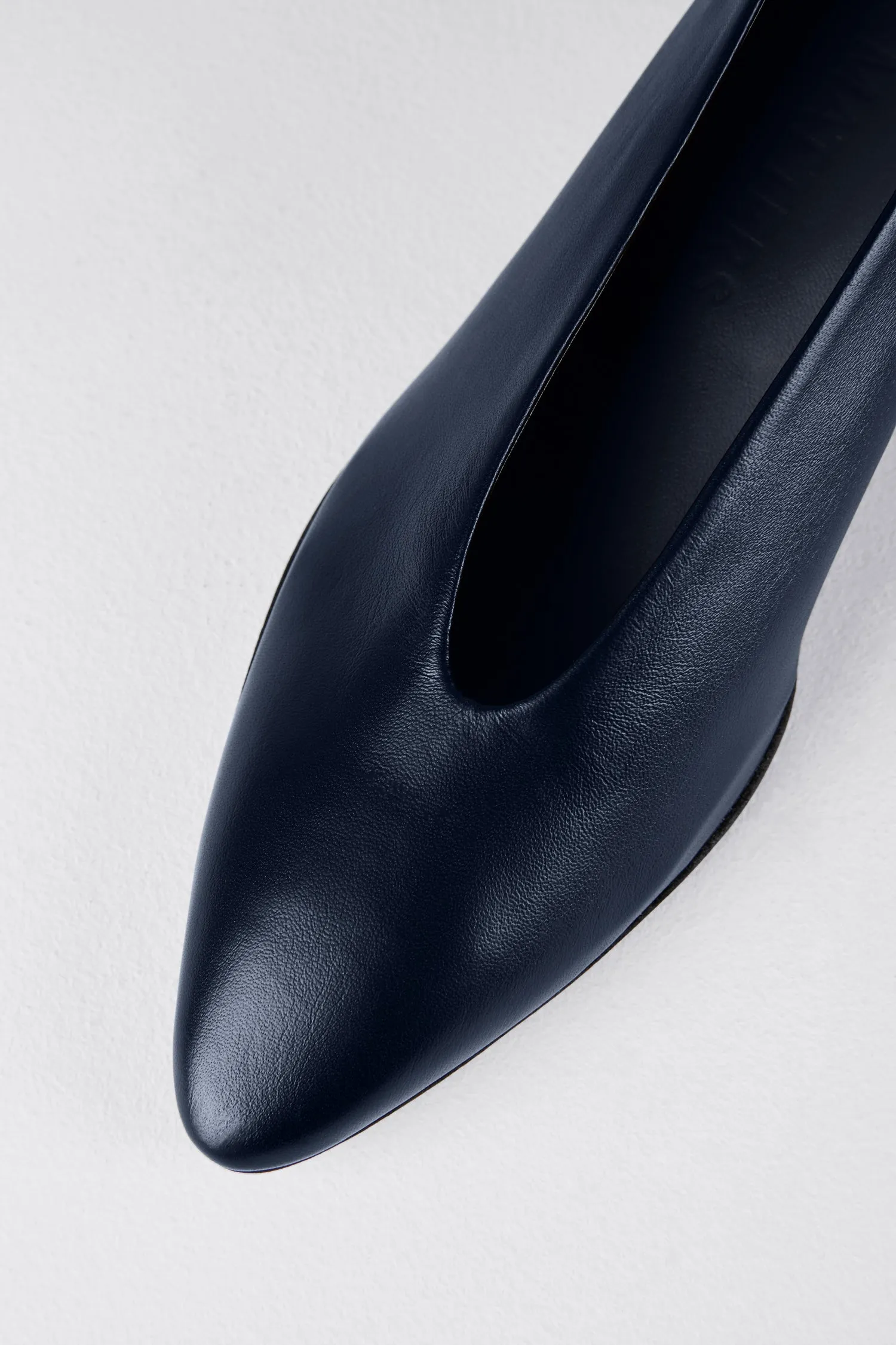 Clara Pumps in Midnight