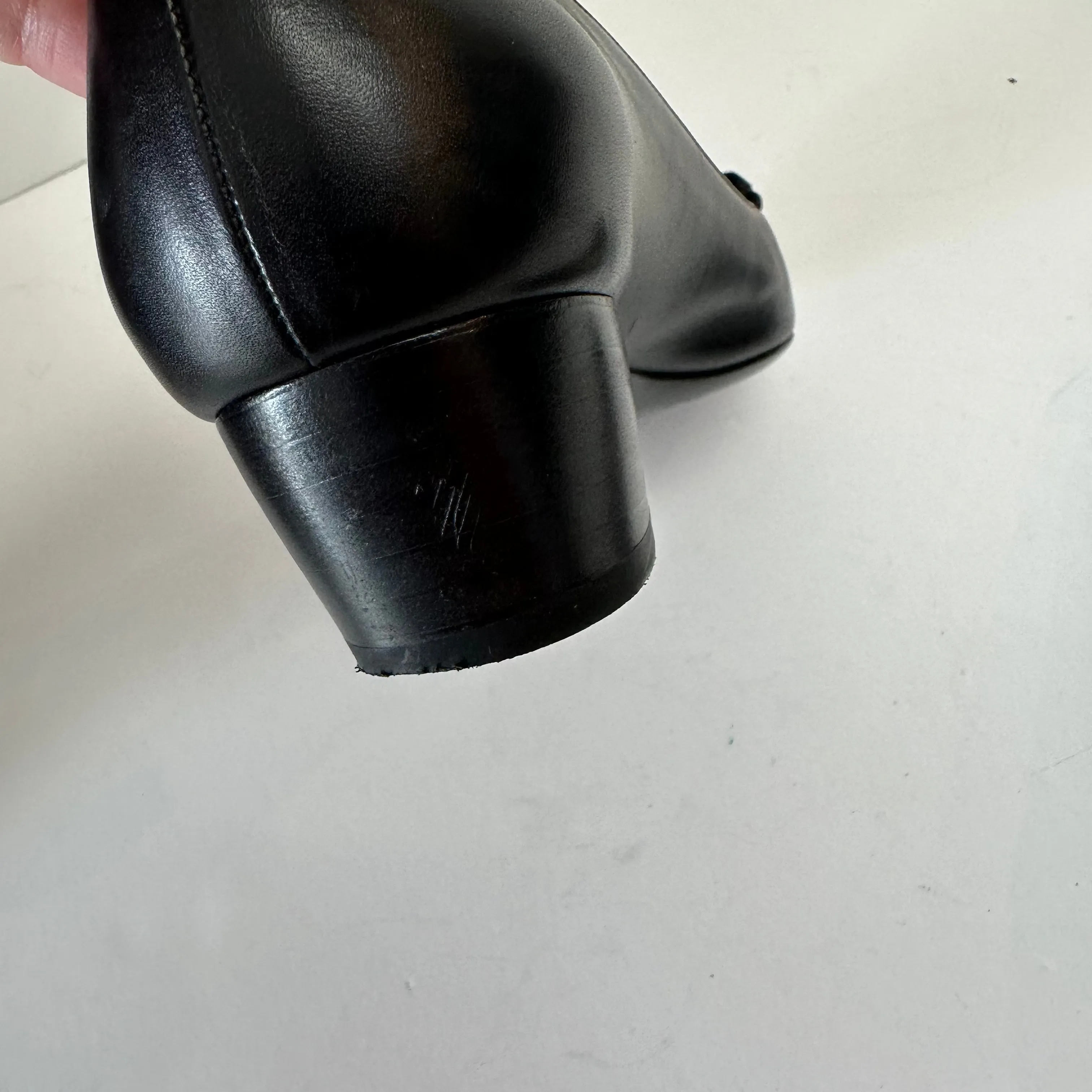Salvatore Ferragamo Vera Pumps Black Leather 9.5