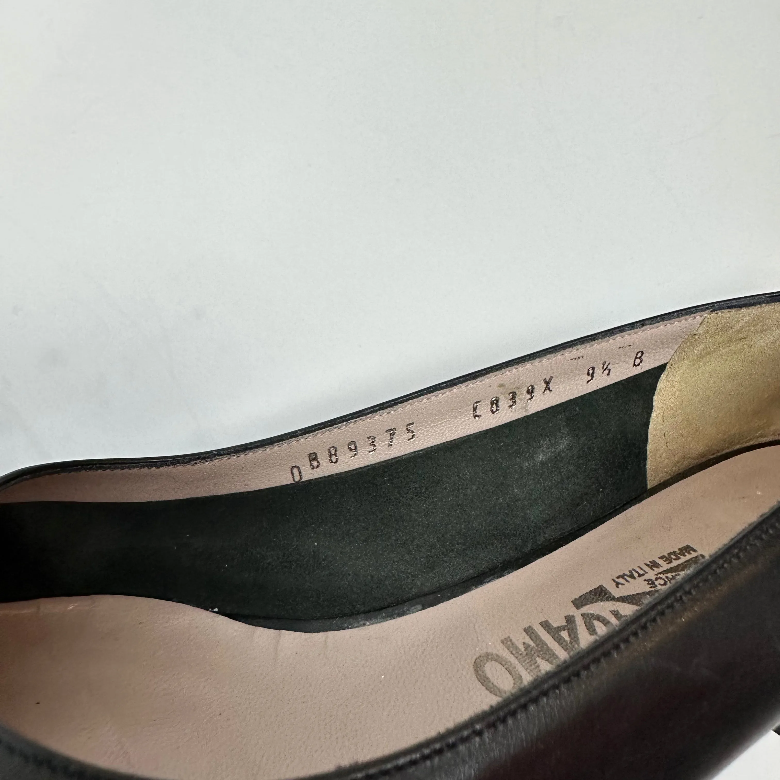 Salvatore Ferragamo Vera Pumps Black Leather 9.5