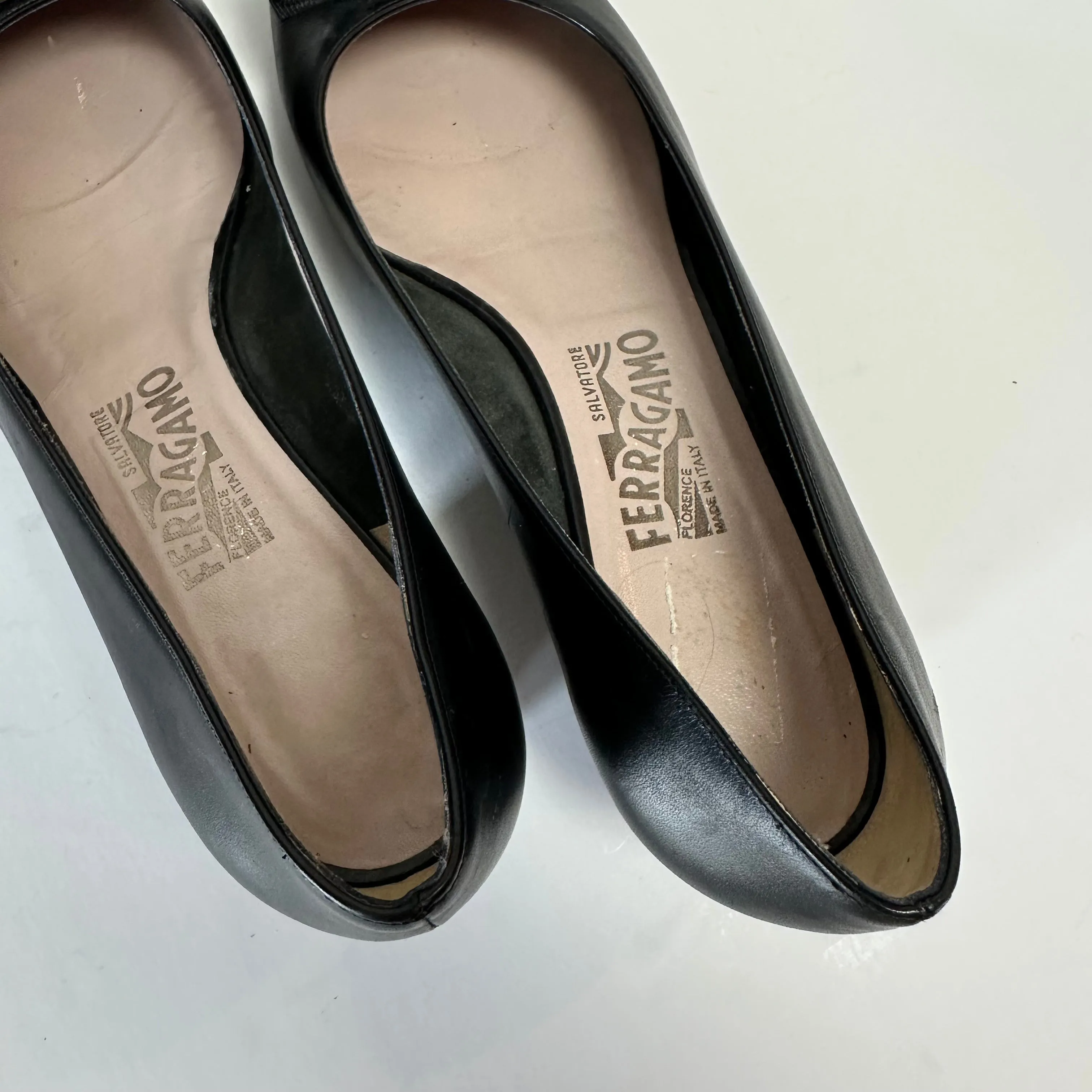 Salvatore Ferragamo Vera Pumps Black Leather 9.5