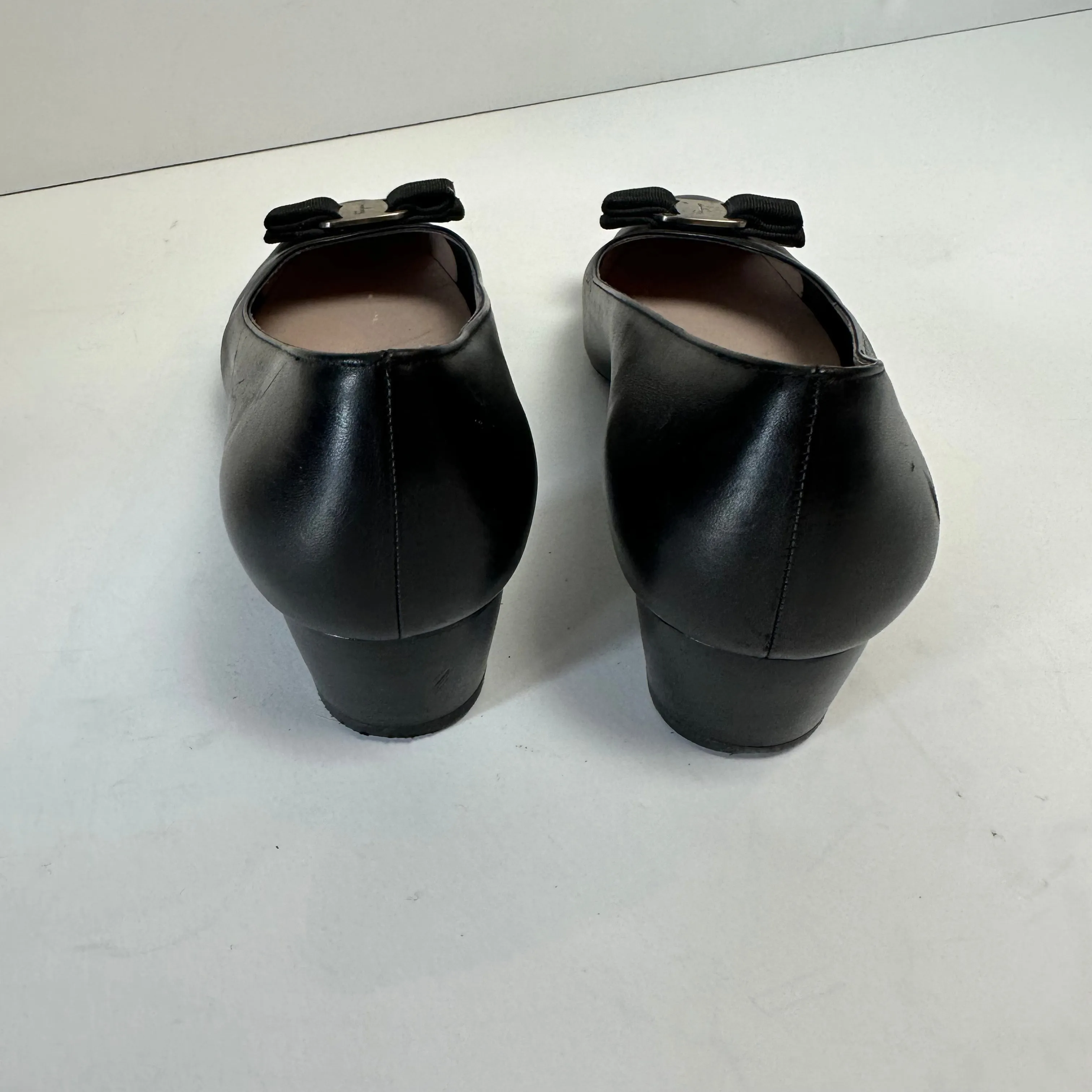Salvatore Ferragamo Vera Pumps Black Leather 9.5