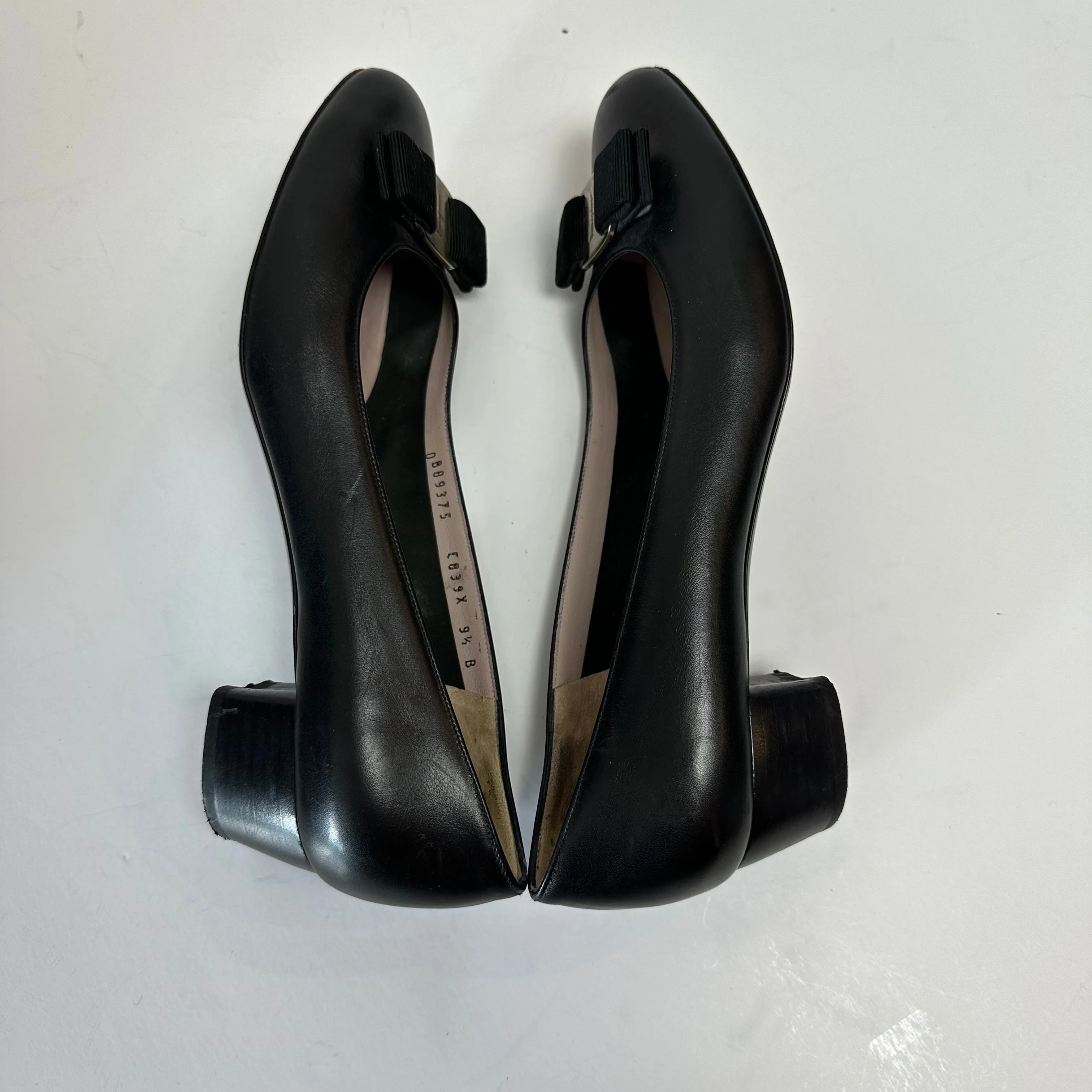 Salvatore Ferragamo Vera Pumps Black Leather 9.5